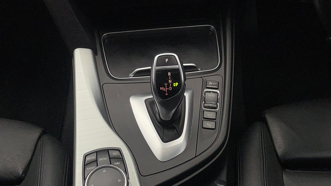 2016 BMW 3 30i M Sport, Automatic, 55564 km, Gear Lever 