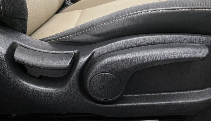 2015 Hyundai Elite i20 SPORTZ 1.2, Petrol, Manual, 77,278 km, Driver Side Adjustment Panel