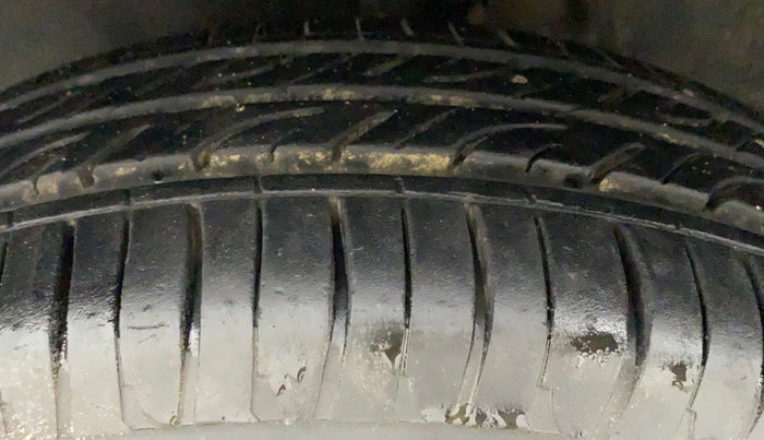 2015 Maruti Alto K10 VXI, Petrol, Manual, 32,192 km, Left Front Tyre Tread