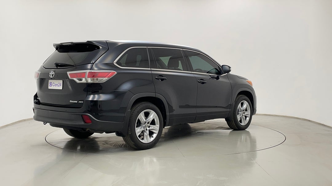 Right Back Diagonal (45- Degree) View