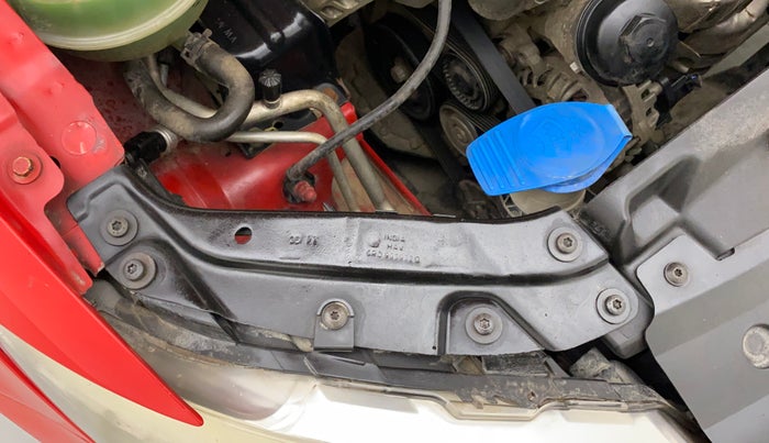 2012 Volkswagen Polo COMFORTLINE 1.2L PETROL, Petrol, Manual, 41,310 km, Right headlight - Clamp has minor damage
