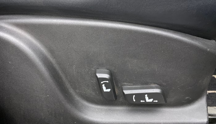 2018 Mahindra XUV500 W11, Diesel, Manual, 69,351 km, Driver Side Adjustment Panel