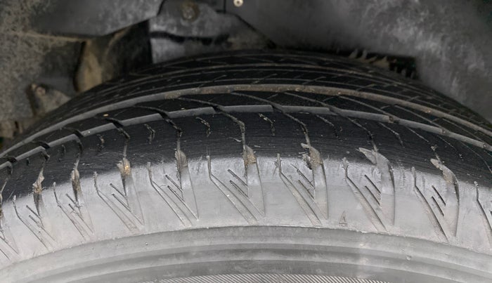 2018 Mahindra XUV500 W11, Diesel, Manual, 69,351 km, Right Rear Tyre Tread