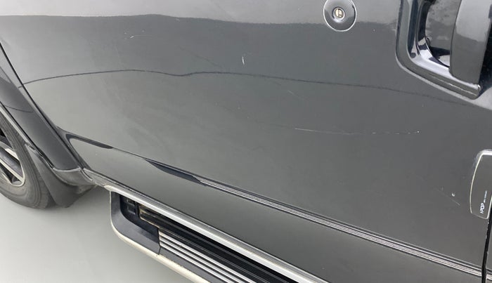 2018 Mahindra XUV500 W11, Diesel, Manual, 69,351 km, Front passenger door - Minor scratches