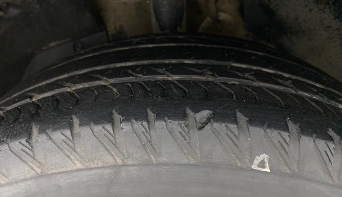 2018 Mahindra XUV500 W11, Diesel, Manual, 69,351 km, Left Front Tyre Tread