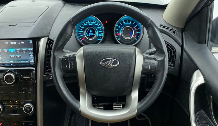 2018 Mahindra XUV500 W11, Diesel, Manual, 69,351 km, Steering Wheel Close Up