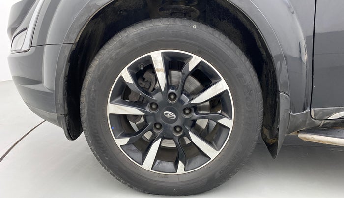 2018 Mahindra XUV500 W11, Diesel, Manual, 69,351 km, Left Front Wheel