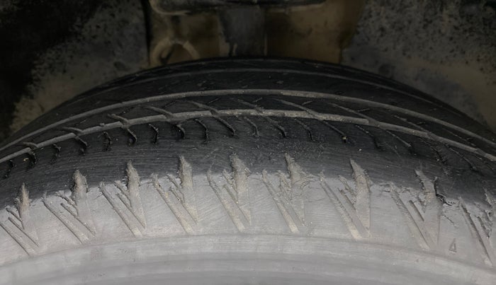 2018 Mahindra XUV500 W11, Diesel, Manual, 69,351 km, Right Front Tyre Tread