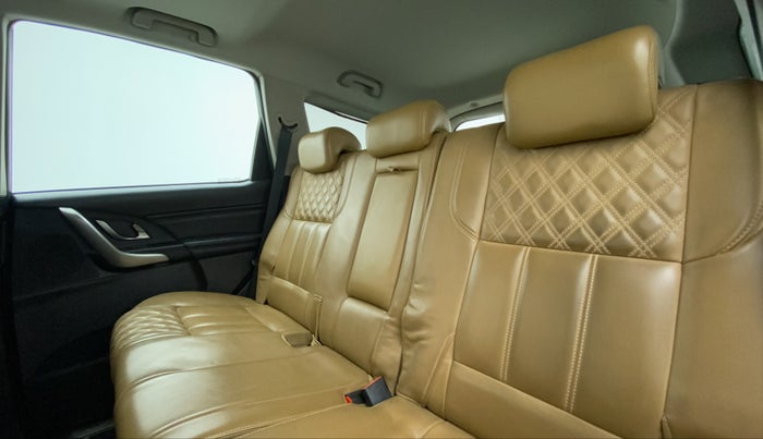 2018 Mahindra XUV500 W11, Diesel, Manual, 69,351 km, Right Side Rear Door Cabin