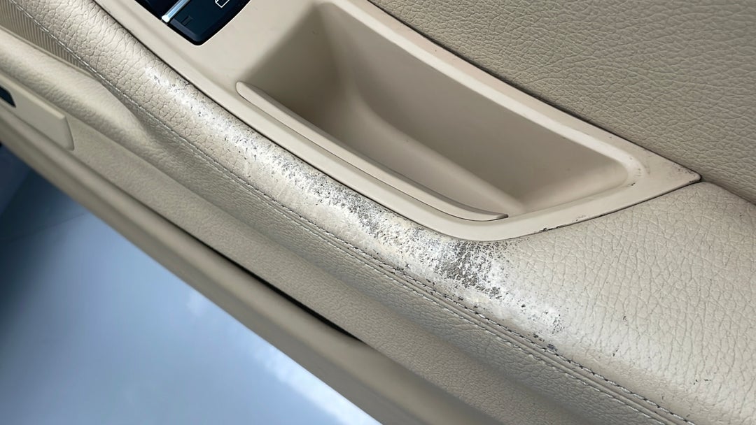 Doors Front RHS Lining broken / damaged