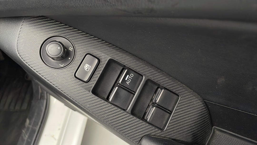 2015 Mazda 3 Sp25 Gt, Manual, 143146 km, Drivers Side Door Panel Controls