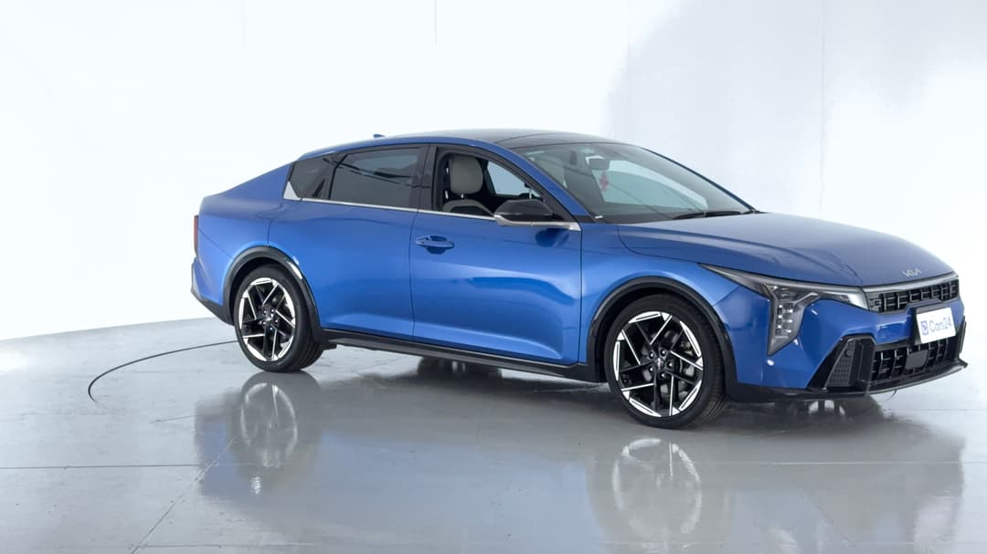 2025 Kia K4 Gt-line, Automatic, 16095 km, Right Front Diagonal (45- Degree) View
