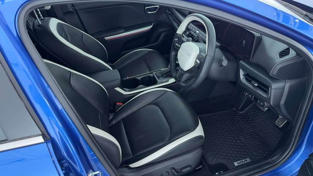 2025 Kia K4 Gt-line, Automatic, 16095 km, Right Side Front Door Cabin View