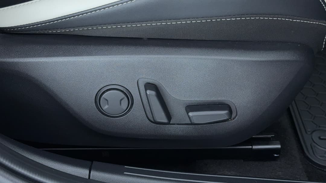 2025 Kia K4 Gt-line, Automatic, 16095 km, Drivers Side Adjustment Panel