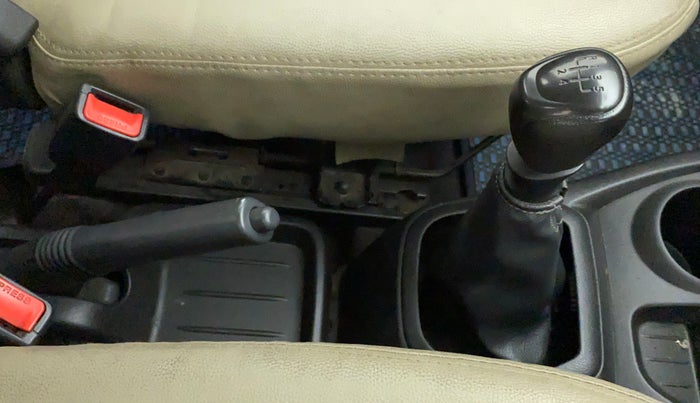 2017 Datsun Redi Go A, Petrol, Manual, 87,977 km, Gear Lever