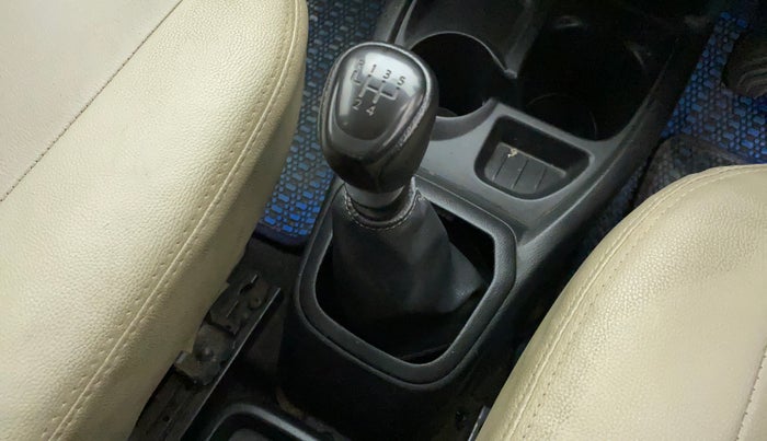 2017 Datsun Redi Go A, Petrol, Manual, 87,977 km, Gear lever - Boot Cover minor damage