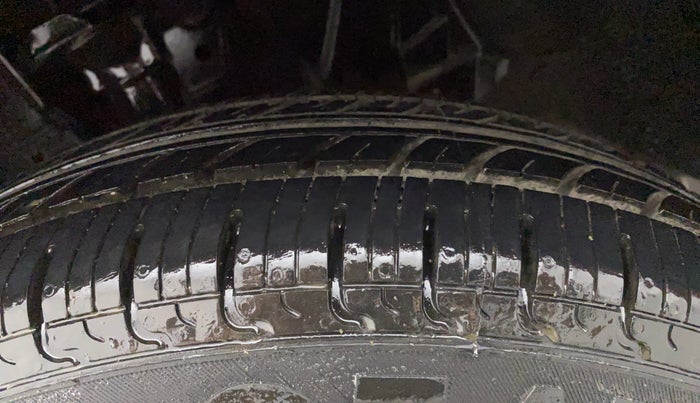 2017 Datsun Redi Go A, Petrol, Manual, 87,977 km, Left Front Tyre Tread