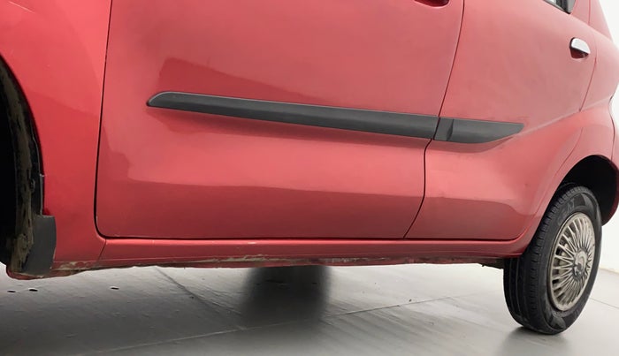 2017 Datsun Redi Go A, Petrol, Manual, 87,977 km, Left running board - Paint has minor damage