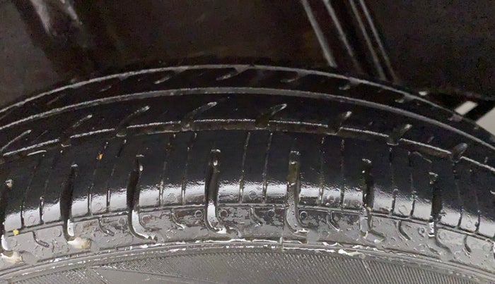 2017 Datsun Redi Go A, Petrol, Manual, 87,977 km, Right Rear Tyre Tread
