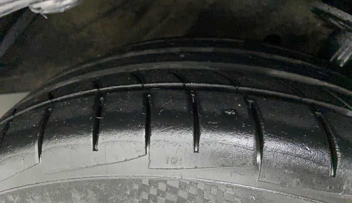 2015 Maruti Baleno ALPHA DDIS 190, Diesel, Manual, 76,798 km, Right Front Tyre Tread