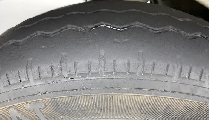 2019 Maruti Eeco 5 STR WITH AC PLUSHTR, Petrol, Manual, 32,321 km, Right Rear Tyre Tread