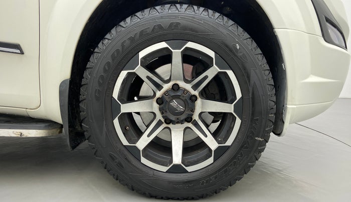 2016 Mahindra XUV500 W4, Diesel, Manual, 80,053 km, Right Front Wheel