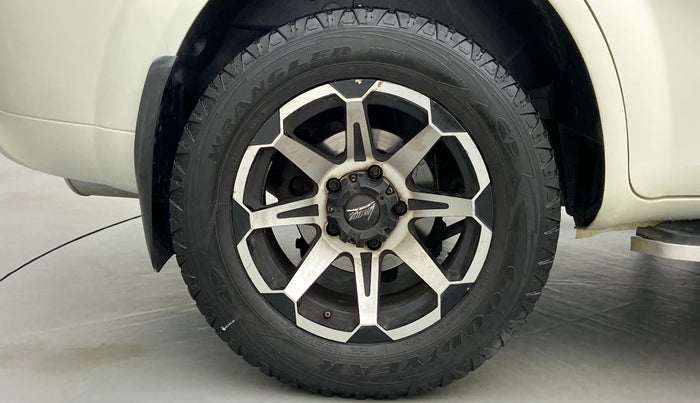 2016 Mahindra XUV500 W4, Diesel, Manual, 80,053 km, Right Rear Wheel