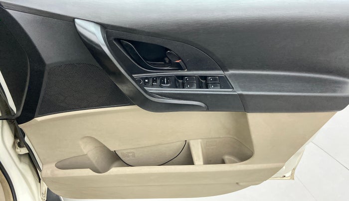 2016 Mahindra XUV500 W4, Diesel, Manual, 80,053 km, Driver Side Door Panels Control
