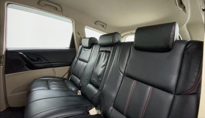 2016 Mahindra XUV500 W4, Diesel, Manual, 80,053 km, Right Side Rear Door Cabin