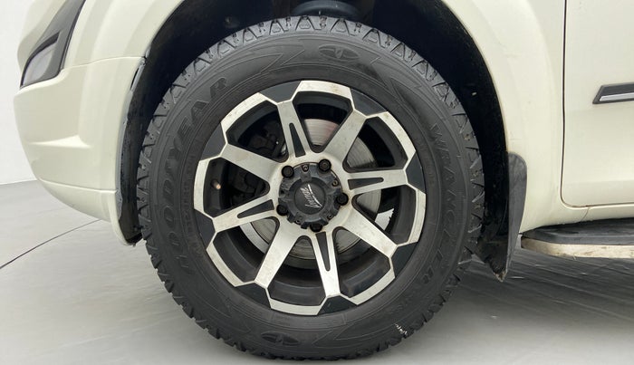 2016 Mahindra XUV500 W4, Diesel, Manual, 80,053 km, Left Front Wheel
