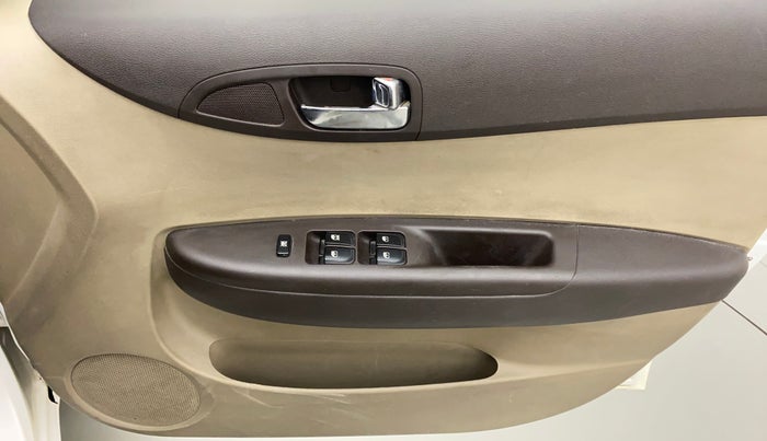 2010 Hyundai i20 MAGNA 1.2, Petrol, Manual, 76,812 km, Driver Side Door Panels Control