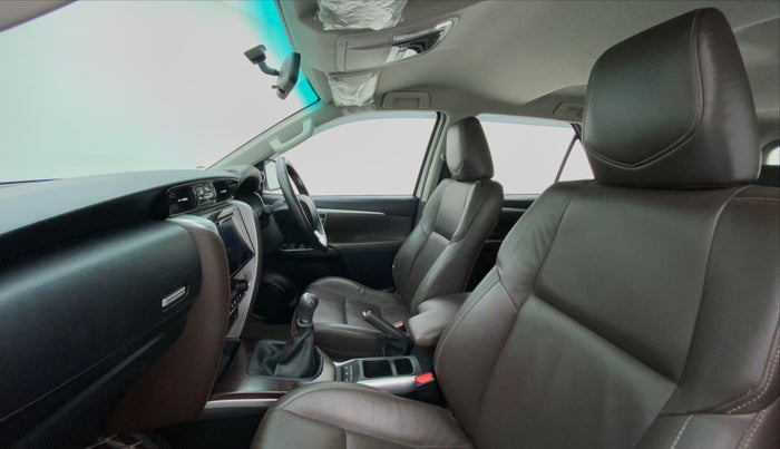 2017 Toyota Fortuner 2.8 4x2 MT, Diesel, Manual, 93,581 km, Right Side Front Door Cabin