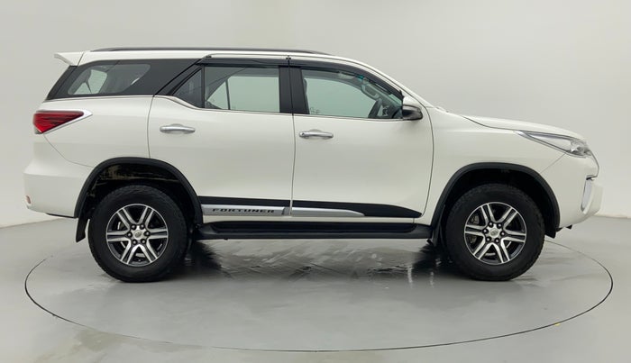 2017 Toyota Fortuner 2.8 4x2 MT, Diesel, Manual, 93,581 km, Right Side
