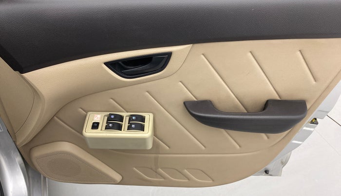 2012 Hyundai Eon D-LITE+, Petrol, Manual, 20,073 km, Driver Side Door Panels Control