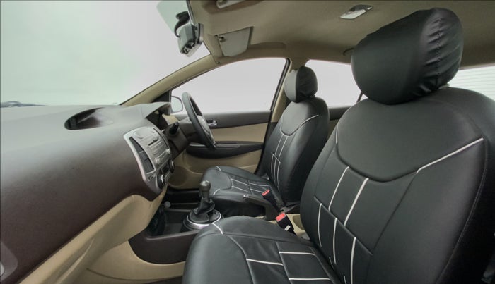 2011 Hyundai i20 MAGNA O 1.2, Petrol, Manual, 29,273 km, Right Side Front Door Cabin