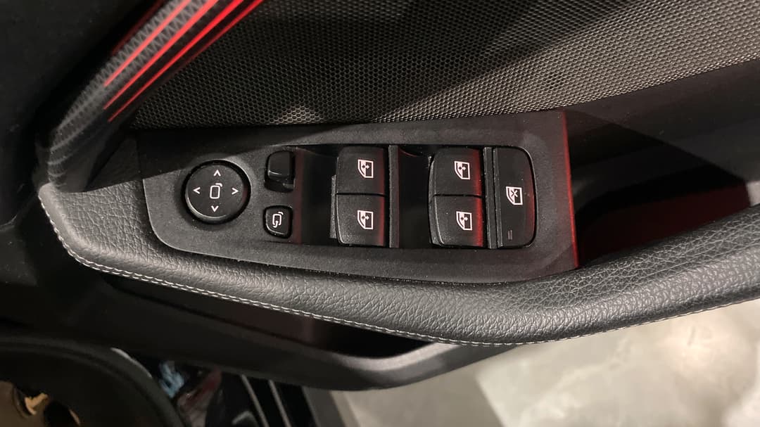 2021 BMW 1 M135i xDrive, Automatic, 49180 km, Drivers Side Door Panel Controls