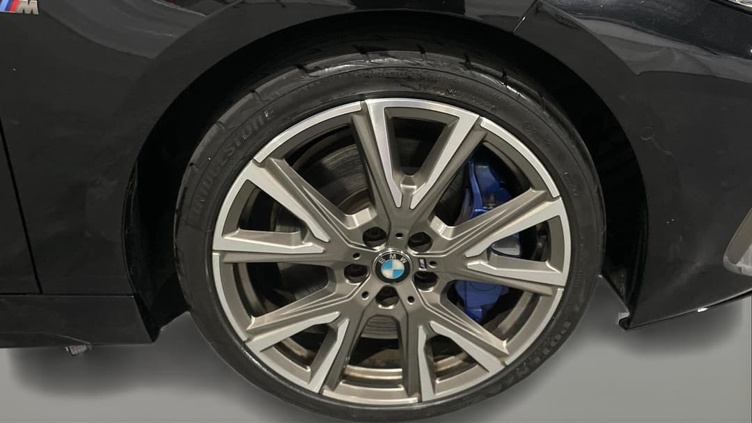 2021 BMW 1 M135i xDrive, Automatic, 49180 km, Right Front Wheel