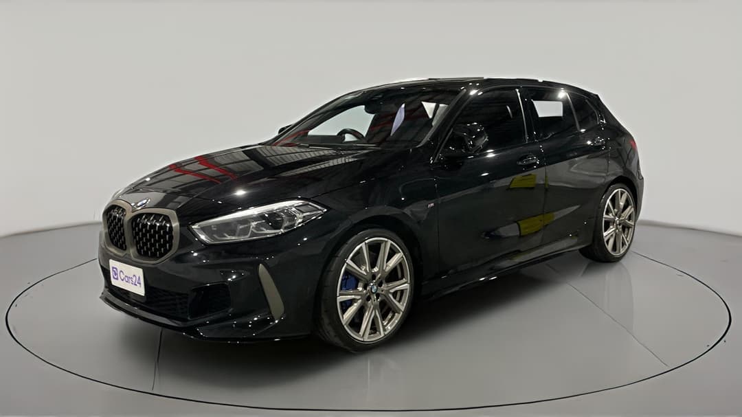 2021 BMW 1 M135i xDrive, Automatic, 49180 km, Left Front Diagonal (45- Degree) View