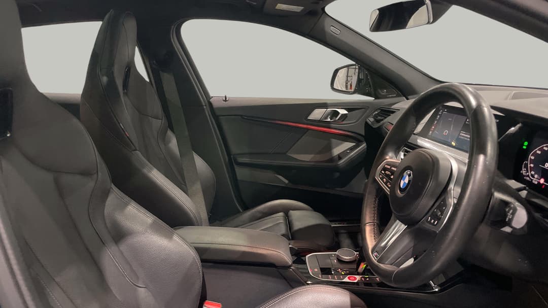 2021 BMW 1 M135i xDrive, Automatic, 49180 km, Right Side Front Door Cabin View