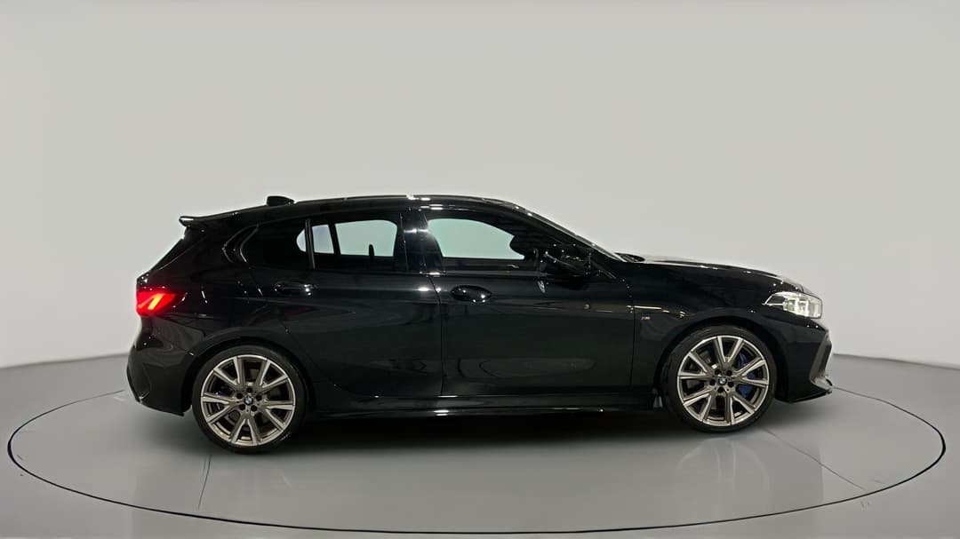 2021 BMW 1 M135i xDrive, Automatic, 49180 km, Right Side View