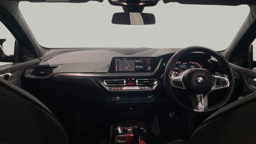 2021 BMW 1 M135i xDrive, Automatic, 49180 km, Dashboard View