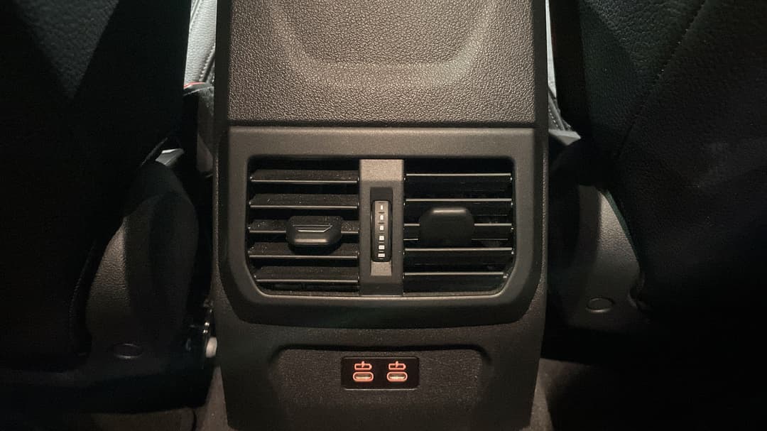 2021 BMW 1 M135i xDrive, Automatic, 49180 km, Rear A/C Vent