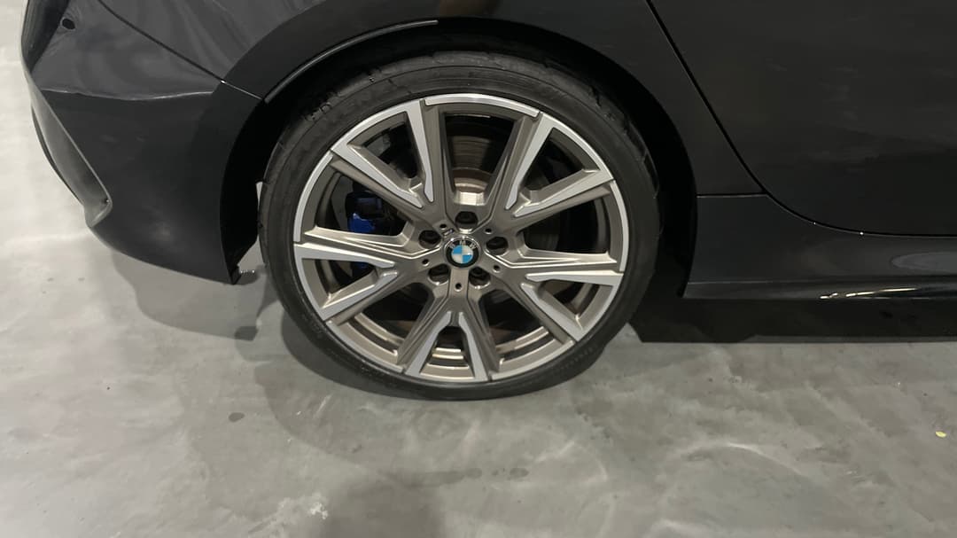 2021 BMW 1 M135i xDrive, Automatic, 49180 km, Right Rear Wheel