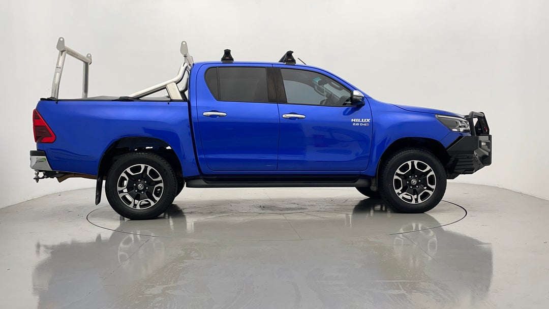 2020 Toyota Hilux Sr5 (4x4), Automatic, 48561 km, Right Side View
