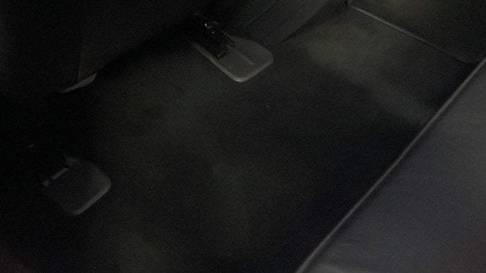 LINCOLN MKX-Flooring Mat missing/torn
