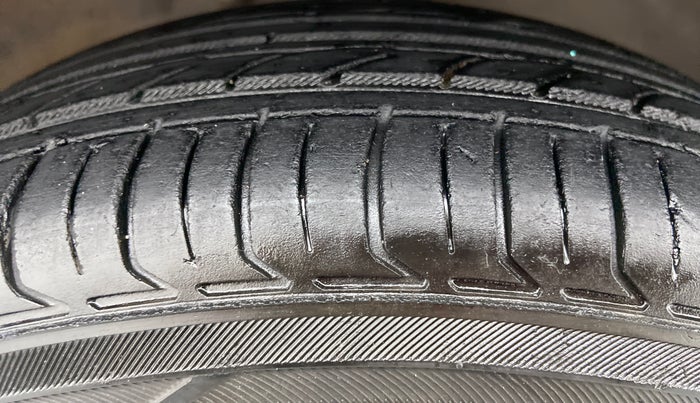 2012 Maruti Zen Estilo VXI, Petrol, Manual, 54,507 km, Right Front Tyre Tread