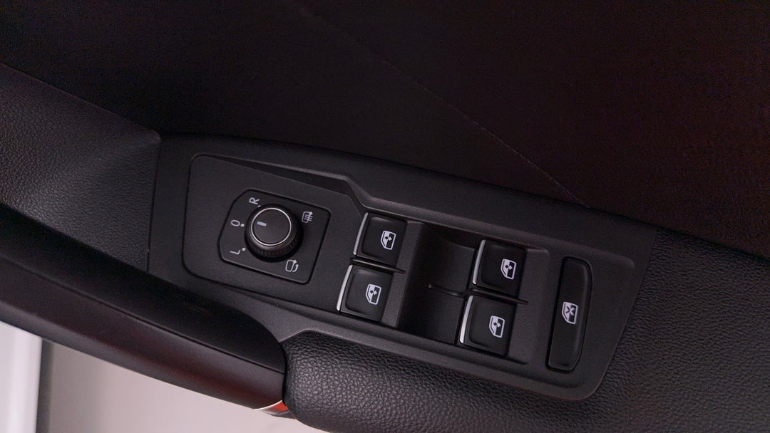 2016 Volkswagen Tiguan 132 Tsi Comfortline, Automatic, 120933 km, Drivers Side Door Panel Controls