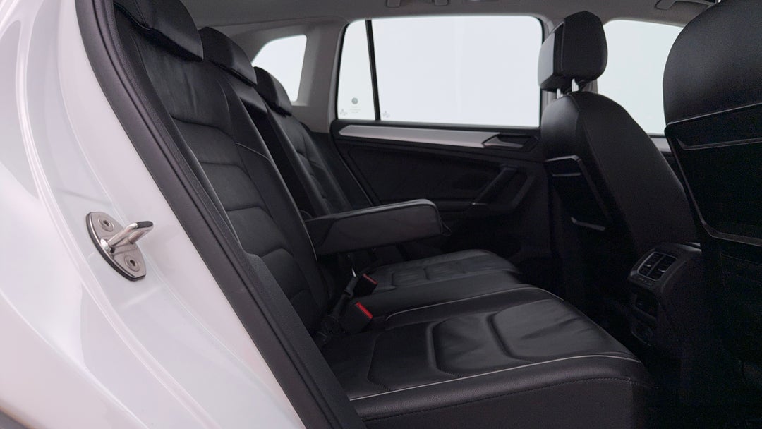 2016 Volkswagen Tiguan 132 Tsi Comfortline, Automatic, 120933 km, Right Side Rear Door Cabin View