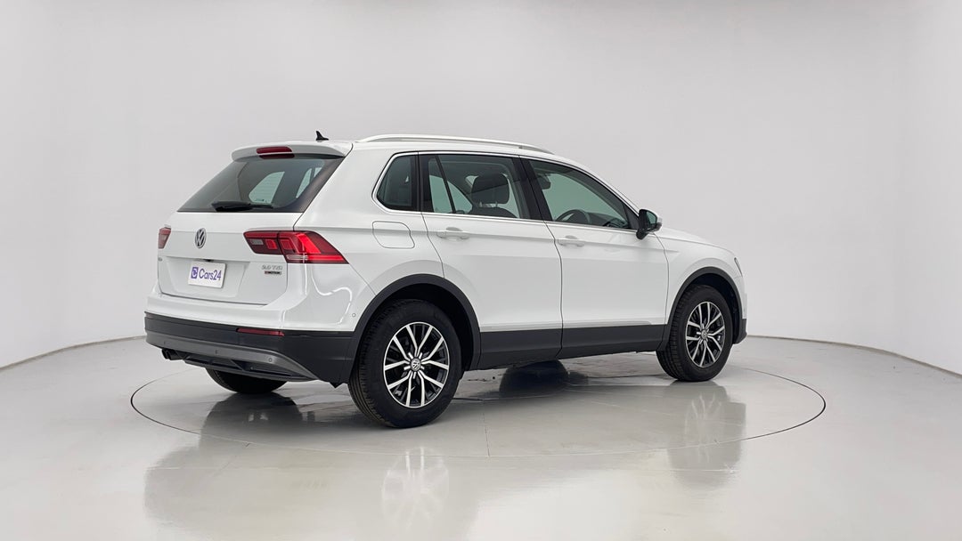 2016 Volkswagen Tiguan 132 Tsi Comfortline, Automatic, 120933 km, Right Back Diagonal (45- Degree) View