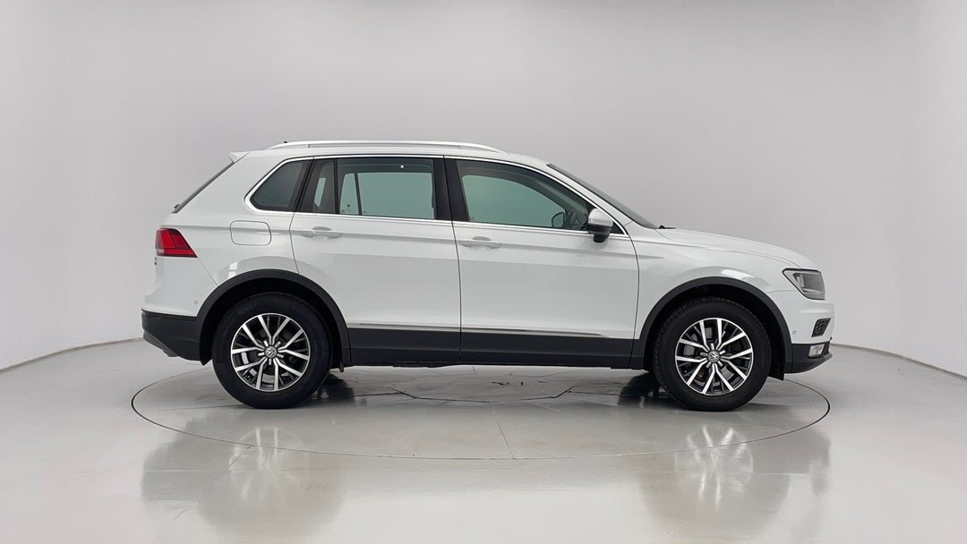 2016 Volkswagen Tiguan 132 Tsi Comfortline, Automatic, 120933 km, Right Side View